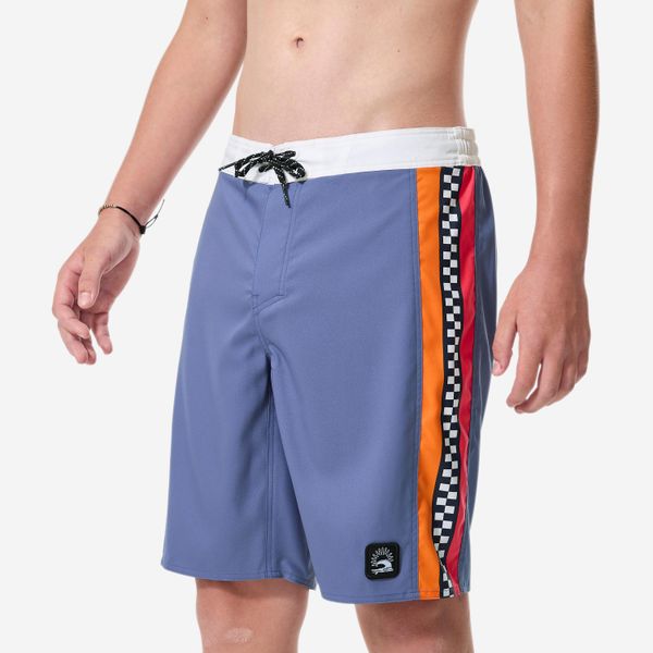 Spodenki surfingowe dla dzieci Decathlon 900 Checklines. Brązowe kąpielówki dla chłopców Decathlon, bez wzorów, z materiału, długie. Za 79.99 zł.