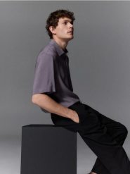 Koszula comfort fit z lyocellem - fioletowy. Fioletowe koszule męskie Reserved, l, bez wzorów, z lyocellu, bez kołnierzyka, bez ramiączek. W wyprzedaży za 59.99 zł.