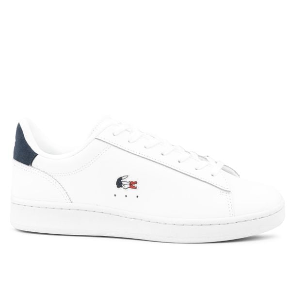 Buty męskie trampki sportowe Lacoste CARNABY SET. Białe eleganckie półbuty Lacoste, bez wzorów, z gumy, biznesowe, bez zapięcia. Za 358.00 zł.