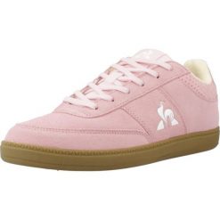 Buty LE COQ SPORTIF LCS DERBY Rose. Czerwone trekkingi damskie le coq sportif, trekkingowe. Za 279.99 zł.