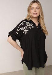 Czarna Nietoperzowa Koszula z Wiskozy z Haftem i Podpinanymi Rękawami Jilyla. Czarne bluzki damskie Born2be, l, z aplikacjami, z materiału, biznesowe, bez kołnierzyka, bez ramiączek. Za 89.99 zł.
