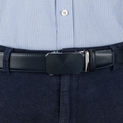 Pasek męski skórzany 3,5 cm klamra automatyczna Beltimore granatowy 52-585 : Kolory - granatowy, Rozmiar pasków - r.115-130 cm. Niebieskie paski damskie bez wzorów, ze skóry, wizytowe. Za 64.99 zł.