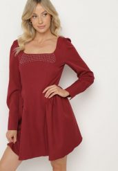Bordowa Sukienka Rozkloszowana z Kwadratowym Dekoltem Enarel. Czerwone sukienki damskie Born2be, na co dzień, l, z aplikacjami, eleganckie, bez kołnierzyka, bez ramiączek, maxi, proste. Za 89.99 zł.