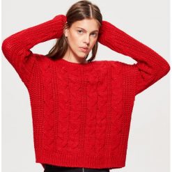 Sweter z warkoczowym splotem - Czerwony. Czerwone swetry damskie Cropp, ze splotem. Za 79.99 zł.