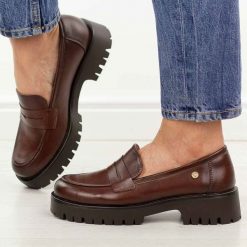 Brązowe skórzane mokasyny damskie na traperze Vinceza 18125. Brązowe mokasyny damskie VINCEZA, z jeansu, eleganckie. Za 219.00 zł.