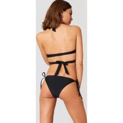 NA-KD Swimwear Dół bikini Triangle - Black. Bikini damskie marki NA-KD Swimwear. Za 32.00 zł.