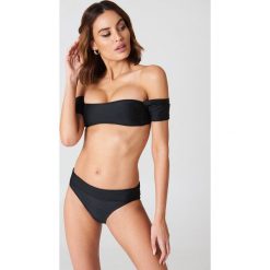 Boohoo Bikini z bardotką bandeau Salamanca - Black. Czarne bikini damskie Boohoo. W wyprzedaży za 40.38 zł.