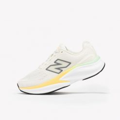 Second Life - Buty do biegania damskie New Balance Fresh Foa... - Stan Doskonały. Białe obuwie sportowe damskie New Balance, bez wzorów, z kauczuku, do biegania. Za 276.99 zł.