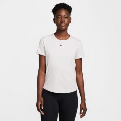 Koszulka sportowa damska Nike One Classic. Białe koszulki sportowe damskie Nike, xs, bez wzorów, z materiału, bez kołnierzyka, bez ramiączek, na fitness i siłownię. Za 274.00 zł.