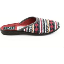 Kapcie sweter norweski Adanex. Czarne kapcie damskie Adanex, s, bez wzorów, bez kołnierzyka, bez ramiączek, bez kaptura. W wyprzedaży za 49.00 zł.
