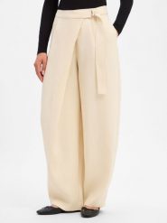 Msch Copenhagen spodnie z tkaniny Kobiety beżowy, M. Brązowe spodnie materiałowe damskie MSCH Copenhagen, m, bez wzorów, z materiału. Za 399.95 zł.