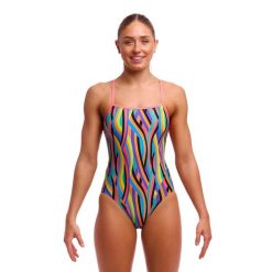 Damski strój kąpielowy Funkita Curl Curl Single Strap. Kostiumy jednoczęściowe damskie FUNKITA, bez wzorów, z poliesteru, sportowe, do pływania. Za 259.00 zł.