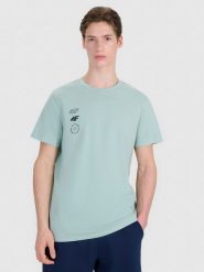 4F T-shirt regular z nadrukiem męski - turkusowy S. Niebieskie koszulki sportowe męskie 4f, m, bez wzorów, z bawełny, klasyczne, bez kołnierzyka. Za 59.99 zł.