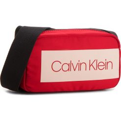 Torebka CALVIN KLEIN - Block Out Small Cros K60K604278 627. Listonoszki damskie marki Calvin Klein. W wyprzedaży za 229.00 zł.