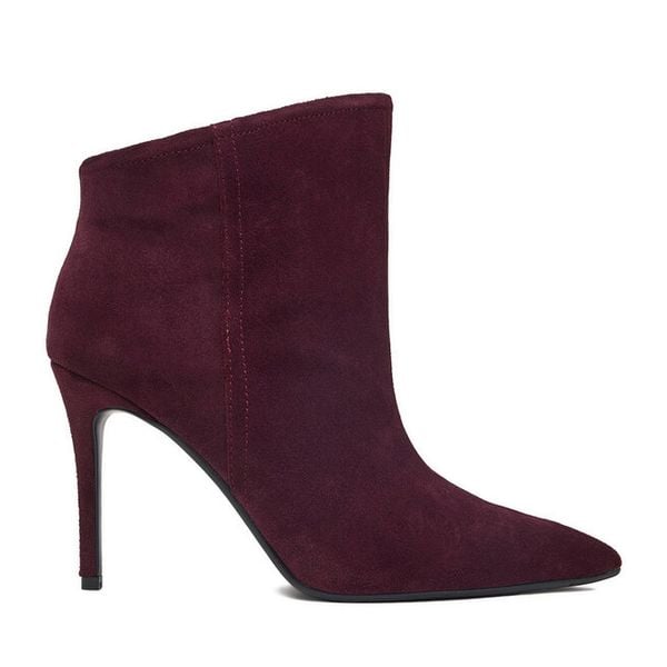Botki GINO ROSSI. Czerwone botki damskie Gino Rossi, bez obcasa, na szpilce, bez zapięcia. Za 379.99 zł.