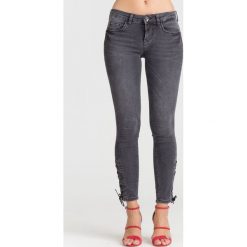 SZARE JEANSY EYELETS LIU JO. Szare jeansy damskie Liu Jo. Za 374.50 zł.