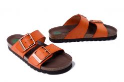 DR. BRINKMANN 700686-62 orange, klapki damskie. Brązowe klapki damskie Dr. Brinkmann, bez wzorów, ze skóry, bez obcasa. Za 349.90 zł.