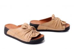 KOCH 030.351.3846 scissors, klapki damskie. Brązowe klapki damskie KOCH, bez wzorów, ze skóry, bez obcasa, na koturnie. Za 224.90 zł.