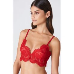 NA-KD Lingerie Biustonosz z koronkowym paskiem - Red. Biustonosze marki NA-KD Lingerie. Za 72.95 zł.