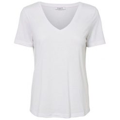 Pieces Koszulka damska Lucy Ss V-neck Top Noos Bright White (rozmiar L). Białe bluzki damskie Pieces, l, bez wzorów, bez kołnierzyka. W wyprzedaży za 39.00 zł.