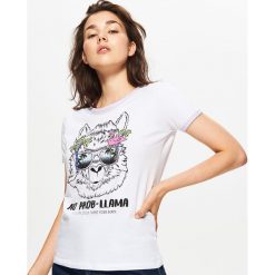 Koszulka z lamą - Biały. T-shirty damskie Cropp. W wyprzedaży za 24.99 zł.
