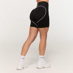 Szorty damskie fitness slim z wysokim stanem czarne Varsity. Czarne szorty sportowe damskie GYMBEAM, xl, bez wzorów, z bawełny, sportowe, z podwyższonym stanem, na fitness i siłownię. Za 98.90 zł.