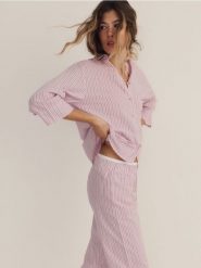 Dwuczęściowa piżama z bawełny - różowy. Czerwone piżamy damskie Reserved, l, bez wzorów, z bawełny, bez ramiączek. W wyprzedaży za 99.99 zł.