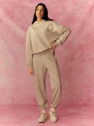 4F Spodnie dresowe joggery damskie - szare XL. Szare spodnie dresowe damskie 4f, xl, bez wzorów, z dresówki. Za 149.99 zł.