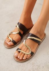 Brązowe Klapki Japonki z Paskiem na Palec Zdobione Metaliczną Aplikacją Trisgeiros. Brązowe klapki damskie Renee, z aplikacjami, bez obcasa, na płaskiej podeszwie. Za 69.99 zł.