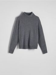 Wełniany sweter z golfem - szary. Szare swetry damskie Reserved, l, bez wzorów, z wełny, bez kołnierzyka, bez ramiączek, bez kaptura. W wyprzedaży za 139.99 zł.