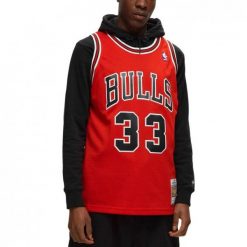 Koszulka męska koszykarska Mitchell & Ness Chicago Bulls NBA Pippen czerwona. Czerwone koszulki sportowe męskie Mitchell & Ness, m, bez wzorów, bez kołnierzyka, bez ramiączek, do koszykówki. Za 499.00 zł.