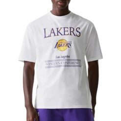 T-shirt oversize Los Angeles Lakers Team Graphic. Białe t-shirty męskie New Era, m, bez wzorów, bez kołnierzyka. W wyprzedaży za 134.75 zł.