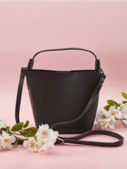 Torebka bucket bag - czarny. Czarne torby na ramię damskie Sinsay, bez wzorów, ze skóry, bez dodatków. Za 27.99 zł.
