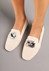 Beżowe Mokasyny z Ekozamszu Zdobione Aplikacją z Dużą Cyrkonią Zidanira. Brązowe mokasyny damskie Renee, z jeansu, eleganckie. Za 49.99 zł.