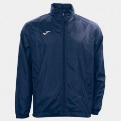 Kurtka do biegania dla chłopców Joma Iris przeciwdeszczowa. Niebieskie kurtki i płaszcze dla chłopców Joma, bez wzorów, z materiału, sportowe. Za 123.99 zł.