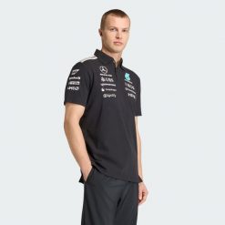 Koszulka polo MERCEDES - AMG PETRONAS FORMULA 1 TEAM ENGINEERS. Czarne koszulki polo męskie Adidas, bez wzorów, eleganckie, bez ramiączek. Za 418.50 zł.