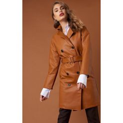 NA-KD Trend Dwurzędowy płaszcz PU - Brown. Płaszcze damskie marki NA-KD Trend. Za 323.95 zł.