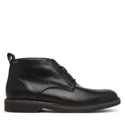 Trzewiki Clarks. Czarne botki męskie Clarks, bez wzorów, z gore-texu, bez zapięcia. Za 649.99 zł.