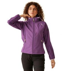 Kurtka softshell dla kobiet Regatta z kapturem RWL243. Fioletowe kurtki damskie Regatta, l, bez wzorów, z elastanu, z kapturem. Za 139.99 zł.
