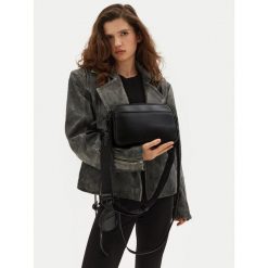 Torebka Steve Madden. Czarne torebki do ręki damskie Steve Madden, bez wzorów, wizytowe, bez dodatków. Za 469.99 zł.