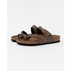 Klapki unisex Birkenstock 071061. Brązowe klapki damskie Birkenstock, bez wzorów, z materiału, bez obcasa. Za 682.00 zł.