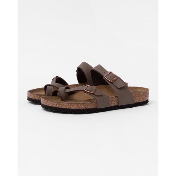 Klapki unisex Birkenstock 071061. Brązowe klapki damskie Birkenstock, bez wzorów, z materiału, bez obcasa. Za 728.00 zł.
