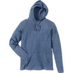Sweter z kapturem Regular Fit bonprix niebieski dżins. Swetry przez głowę męskie marki Giacomo Conti. Za 34.99 zł.