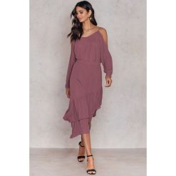 NA-KD Boho Spódnica midi z falbaną u dołu - Purple. Spódnice damskie marki NA-KD Boho. W wyprzedaży za 48.58 zł.