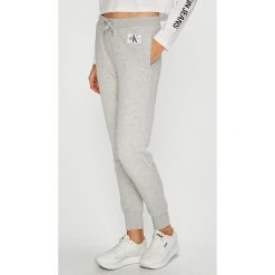 Calvin Klein Jeans - Spodnie. Jeansy damskie marki Calvin Klein Jeans. Za 359.90 zł.