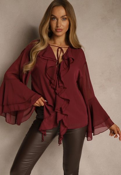 Bordowa Rustykalna Bluzka Zdobiona Falbankami i Wiązaniem przy Dekolcie Nerianna. Czerwone t-shirty i topy dla dziewczynek Renee, z aplikacjami, z tkaniny, bez ramiączek. Za 109.99 zł.