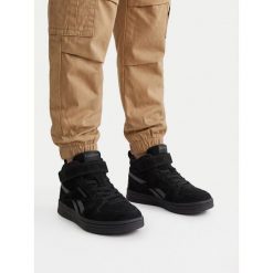 Sneakersy Reebok. Czarne trampki i tenisówki chłopięce Reebok, bez wzorów, bez zapięcia. Za 169.99 zł.