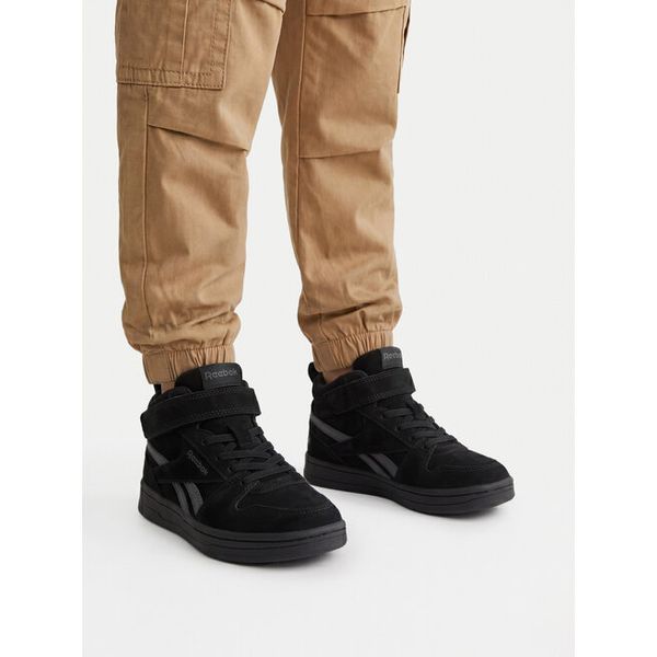 Sneakersy Reebok. Czarne trampki i tenisówki chłopięce Reebok, bez wzorów, bez zapięcia. Za 169.99 zł.