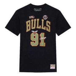 Koszulka nba Chicago Bulls Dennis Rodman. Czarne koszulki sportowe męskie Mitchell & Ness, bez wzorów, bez kołnierzyka, bez ramiączek, do koszykówki. Za 316.00 zł.