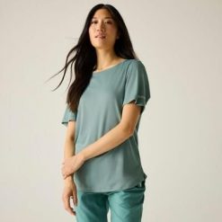 Damska koszulka z krótkim rękawem i logo Botanna, szybkoschnąca. Zielone koszulki sportowe damskie Regatta, bez wzorów, z poliesteru, bez kołnierzyka. Za 149.50 zł.